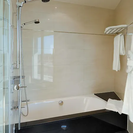 Vincci Frontaura Hotel